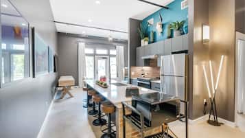 Suite Premium, 2 camas de matrimonio | Cocina privada | Frigorífico grande, microondas, horno y placa de cocina