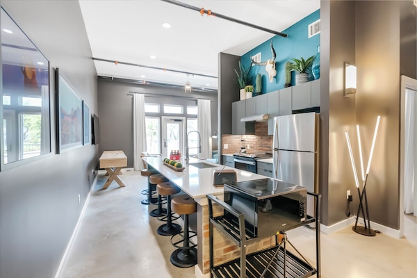 Premium Suite, 2 Katil Ratu (Queen) | Dapur peribadi | Peti sejuk/penyejuk beku saiz penuh, ketuhar gelombang mikro, ketuhar