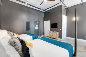 Premium-sviitti, useita sänkyjä | 2 makuuhuonetta, kannettavalle tietokoneelle sopiva työtila