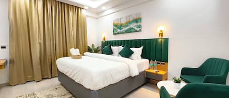 Superior studio, balkon, uitzicht op de stad | Een bureau, een laptopwerkplek, geluiddichte muren