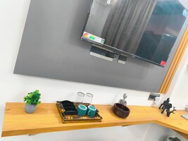 Superior-Studio, Balkon, Stadtblick | Schreibtisch, laptopgeeigneter Arbeitsplatz, schallisolierte Zimmer