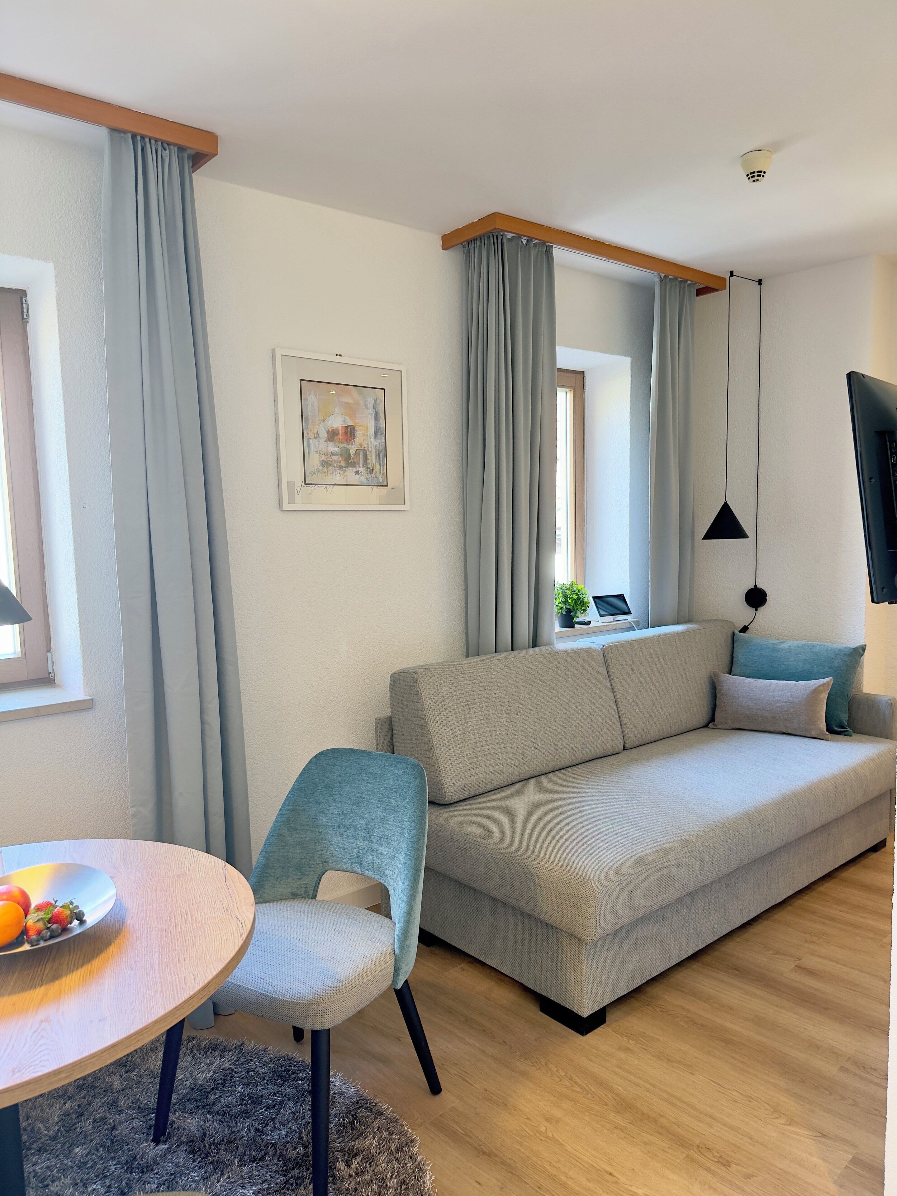 Superior Studio, 1 Queen Bed, Non Smoking, Kitchen | Living area