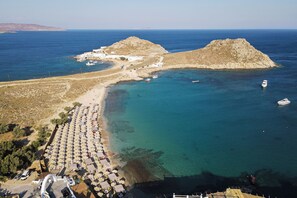 靠近海滩、白沙