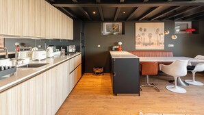 Private kitchen - ALMA - Apartment with terrace and sea view in Biarritz (Biarritz)