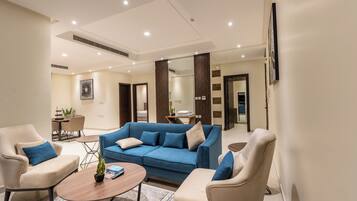 Family Suite, 2 Bedrooms | Living area