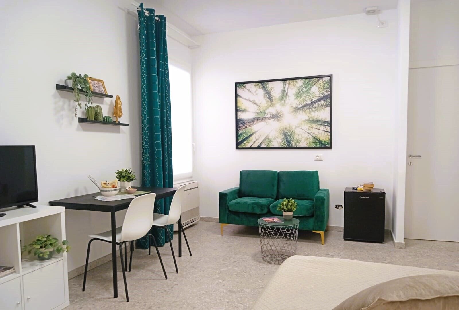 Classic Apartment, Courtyard View | Hypo-allergenic bedding, down comforters, memory foam beds