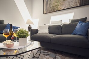 35-inch Smart TV with digital channels, Netflix, books - Zuara9room RIMNI Bed&Breakfast (Rimini)