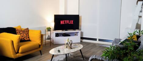 智能電視、電子遊戲