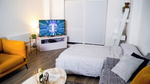 1 bedroom, iron/ironing board, free WiFi, bed sheets - 1 Bed Central Apt with Balcony & Free Parking (AO Arena) (Manchester)