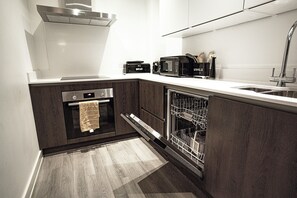 Fridge, microwave, oven, stovetop - 1 Bed Central Apt with Balcony & Free Parking (AO Arena) (Manchester)