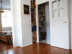 Maison | 4 chambres, ameublement personnalisé, fer et planche à repasser