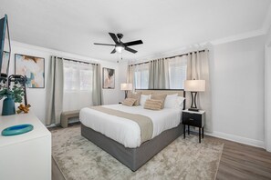 8 bedrooms, desk, laptop workspace, bed sheets - Exquisite Villa With Pool&games- 18 Guests (Tampa)