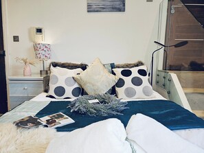 Iron/ironing board, WiFi, bed sheets - Central London Studio for 2 with Kitchenette (London)