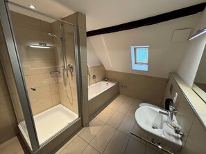 Suite | Bathroom - Landgasthof zum Hasen (Kleinwallstadt)