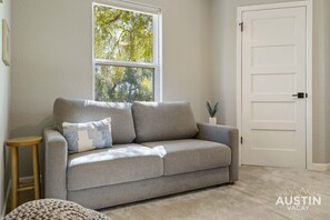 Smart-TV, bøker, kontorer og PC-skjermer