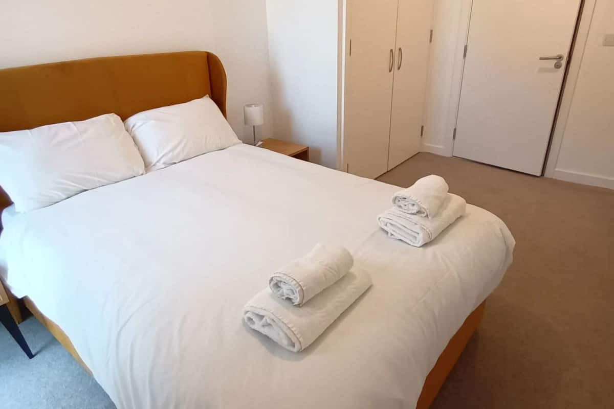 2 bedrooms, blackout curtains, iron/ironing board, free WiFi