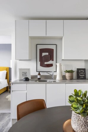 Bouilloire électrique, grille-pain