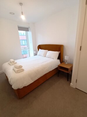 Rideaux occultants, fer et planche à repasser, Wi-Fi gratuit