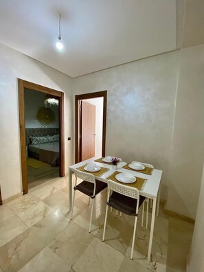 Dining - Luxury apartment with pool view next to the train station in Gueliz  (Marrakech)