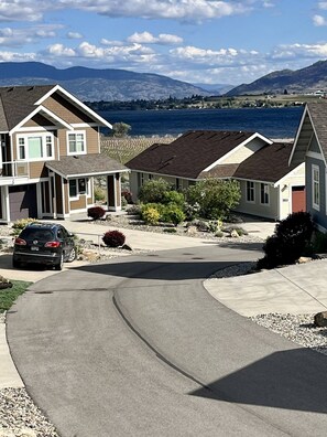 House | 4 bedrooms - Sandy Feet Retreat - View Cottage 209 (Osoyoos)