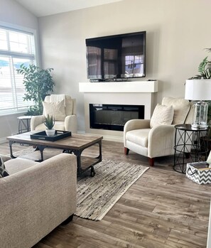 House | 4 bedrooms - Sandy Feet Retreat - View Cottage 209 (Osoyoos)