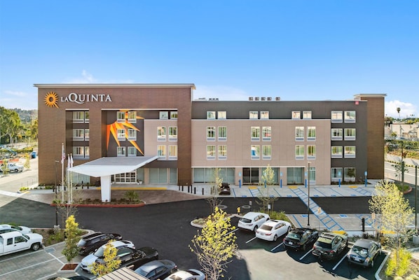 Exterior - La Quinta Inn & Suites by Wyndham La Habra (La Habra)