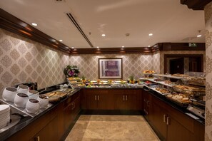 Breakfast buffet - Crestium Taksim Prive&Spa (Istanbul)