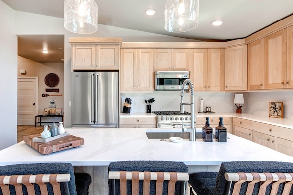 KĂŒhlschrank, Mikrowelle, Ofen, Herdplatte