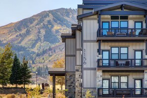 Exterior - Moose Mgmt at Mayflower 303-56: Top Floor-3min to Ski (Park City)