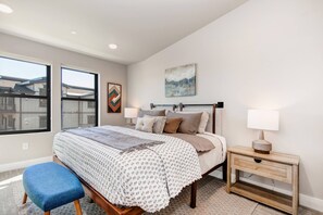 3 habitaciones, escritorio, tabla de planchar con plancha y wifi gratis 