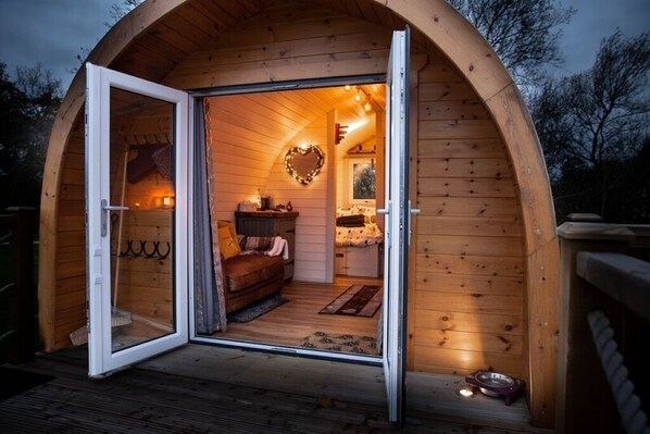 Exterior - Rutland Rural Retreats - Bumblebee glamping pod
(Belton In Rutland)