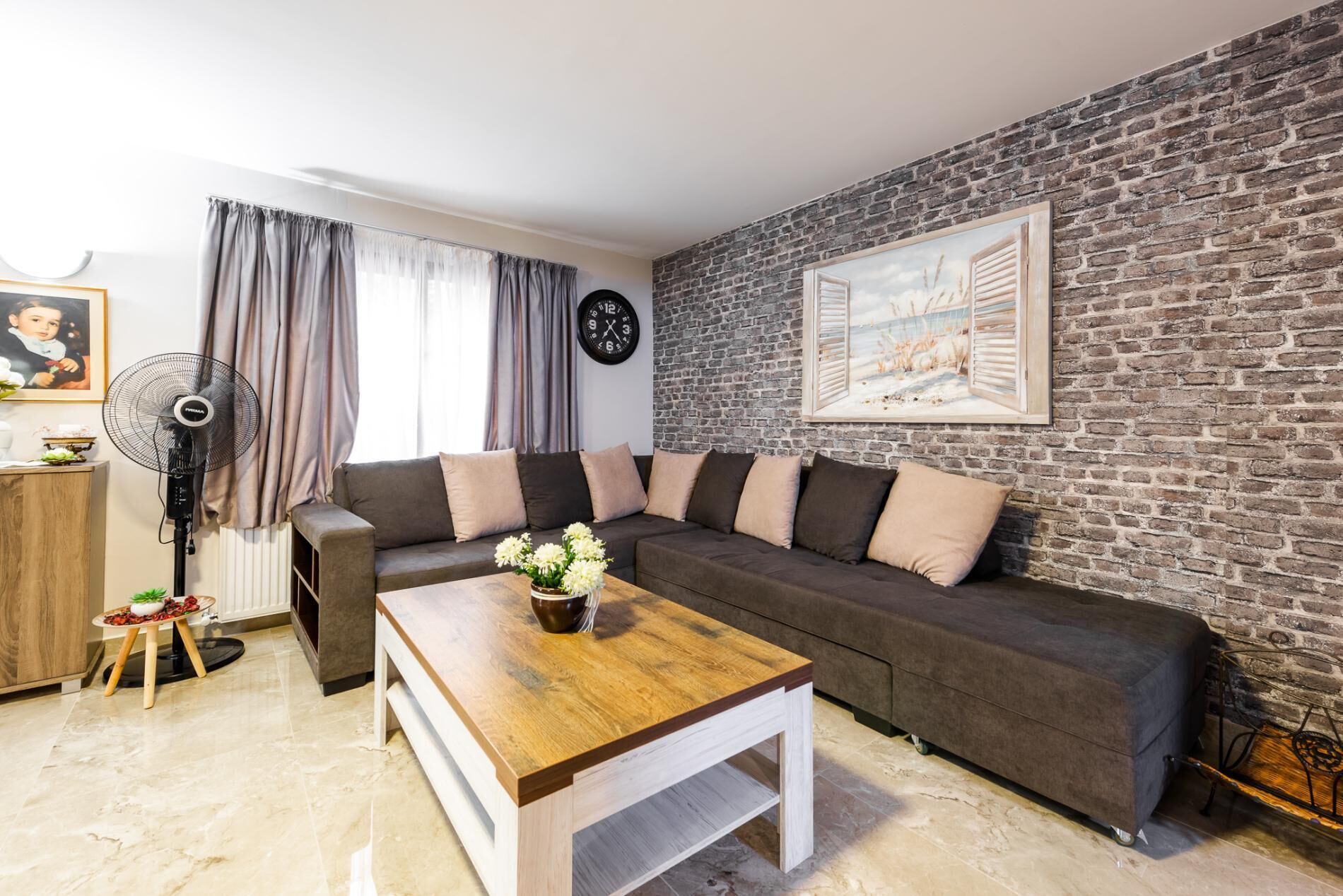 Smart TV, fireplace