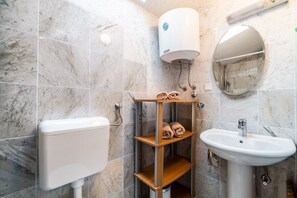 Douche, serviettes fournies