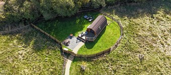Rutland Rural Retreats - Woodpecker cabin, Adult only, super dog friendly