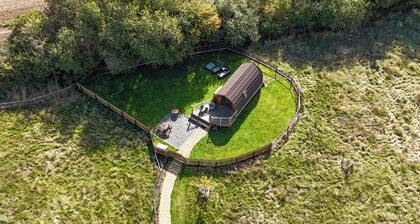 Rutland Rural Retreats - Woodpecker glamping pod, Adult only, super dog friendly