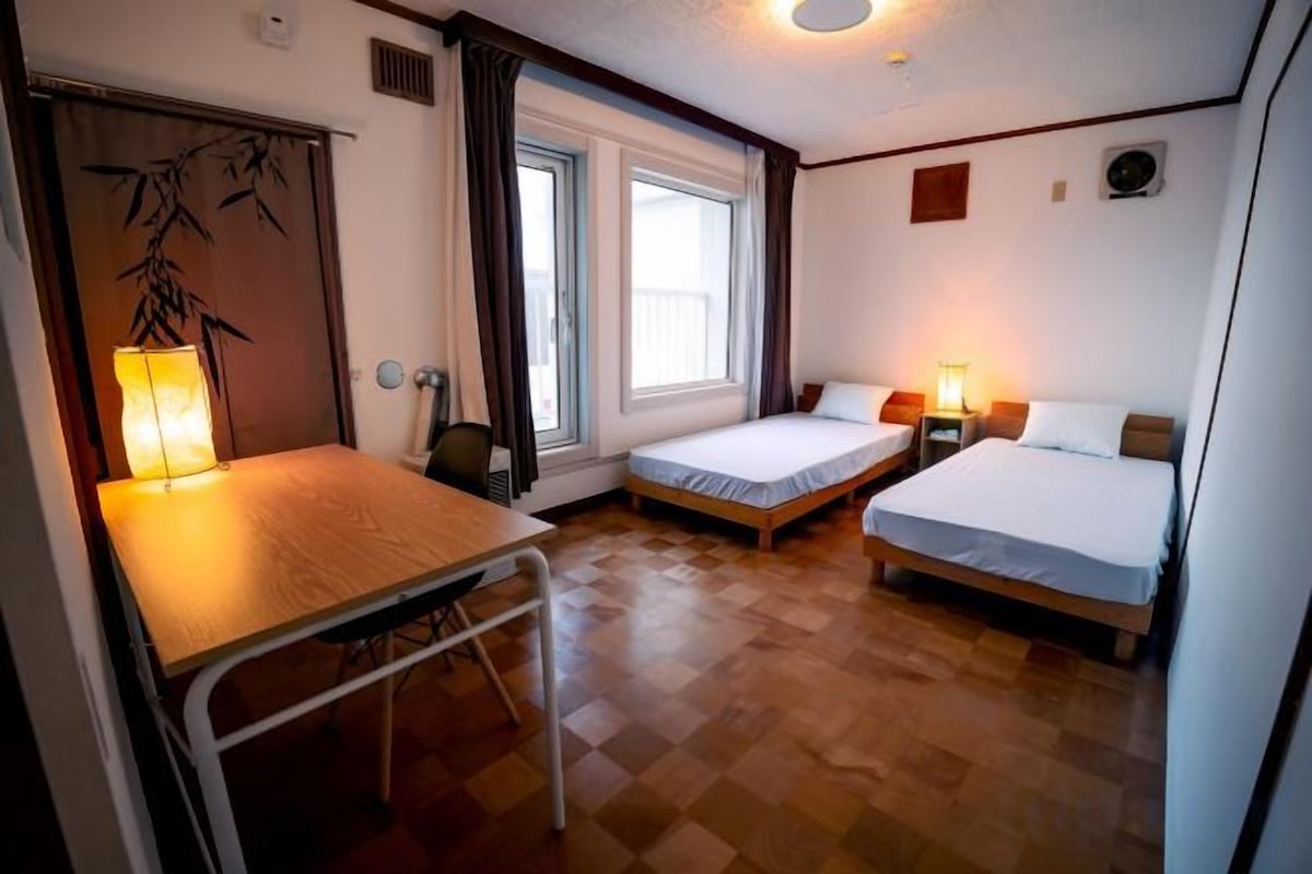 Desk, laptop workspace, WiFi (free)