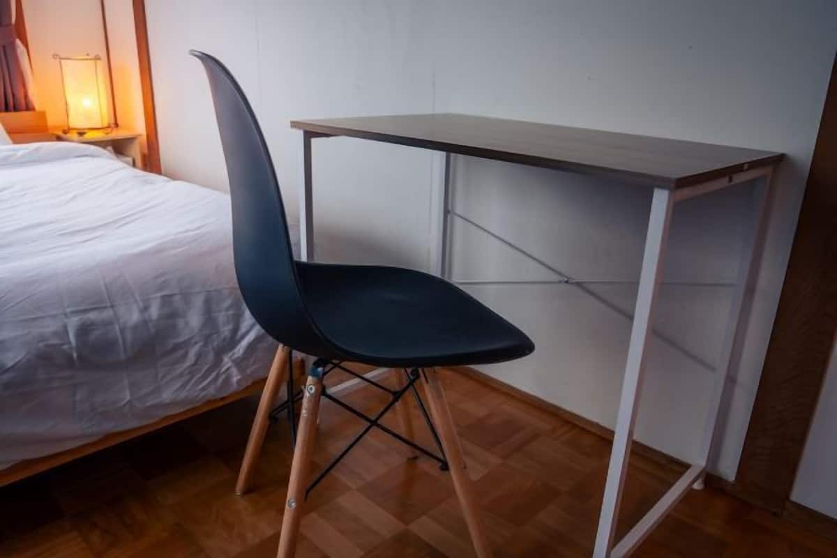 โต๊ะทำงาน, พื้นที่ทำงานแบบใช้แล็ปท็อป, Wi-Fi ฟรี