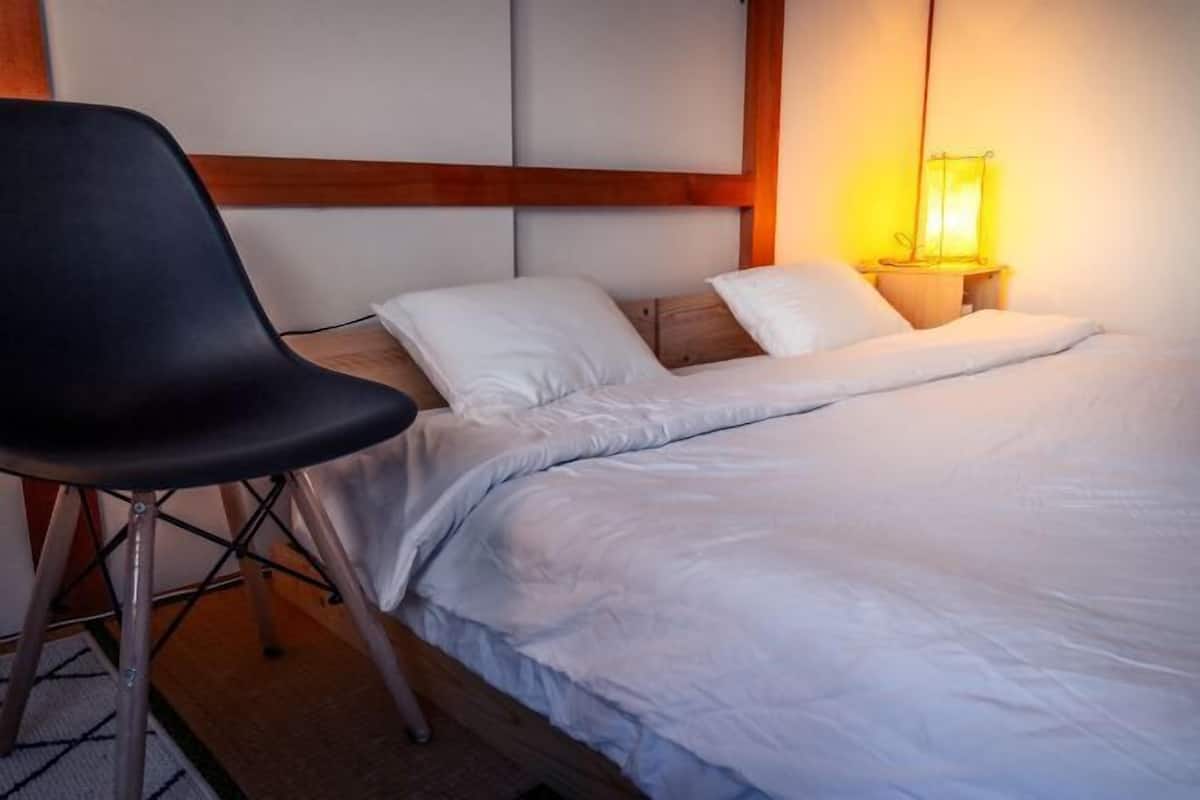 โต๊ะทำงาน, พื้นที่ทำงานแบบใช้แล็ปท็อป, Wi-Fi ฟรี