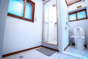 Buồng tắm vòi sen