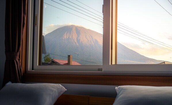 Skrivebord, skrivebord for bærbar PC og wi-fi (inkludert)