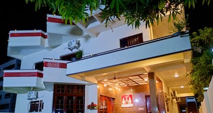 Spacious SIGNIN Homestay 8/8 Bed/Bathrooms & WiFi, AC in Tirupati Cal 8886660628