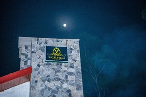 Fachada de la propiedad