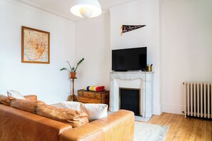 Living area - Beautiful renovated old apartment with 2 bedrooms 85M2 downtown Sablon Lecoq (Clermont-Ferrand)