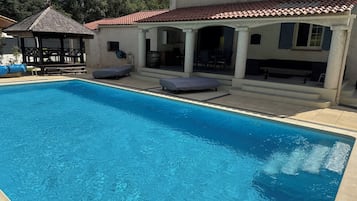 Piscine extérieure
