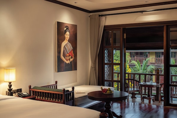 1 habitación, escritorio y ropa de cama