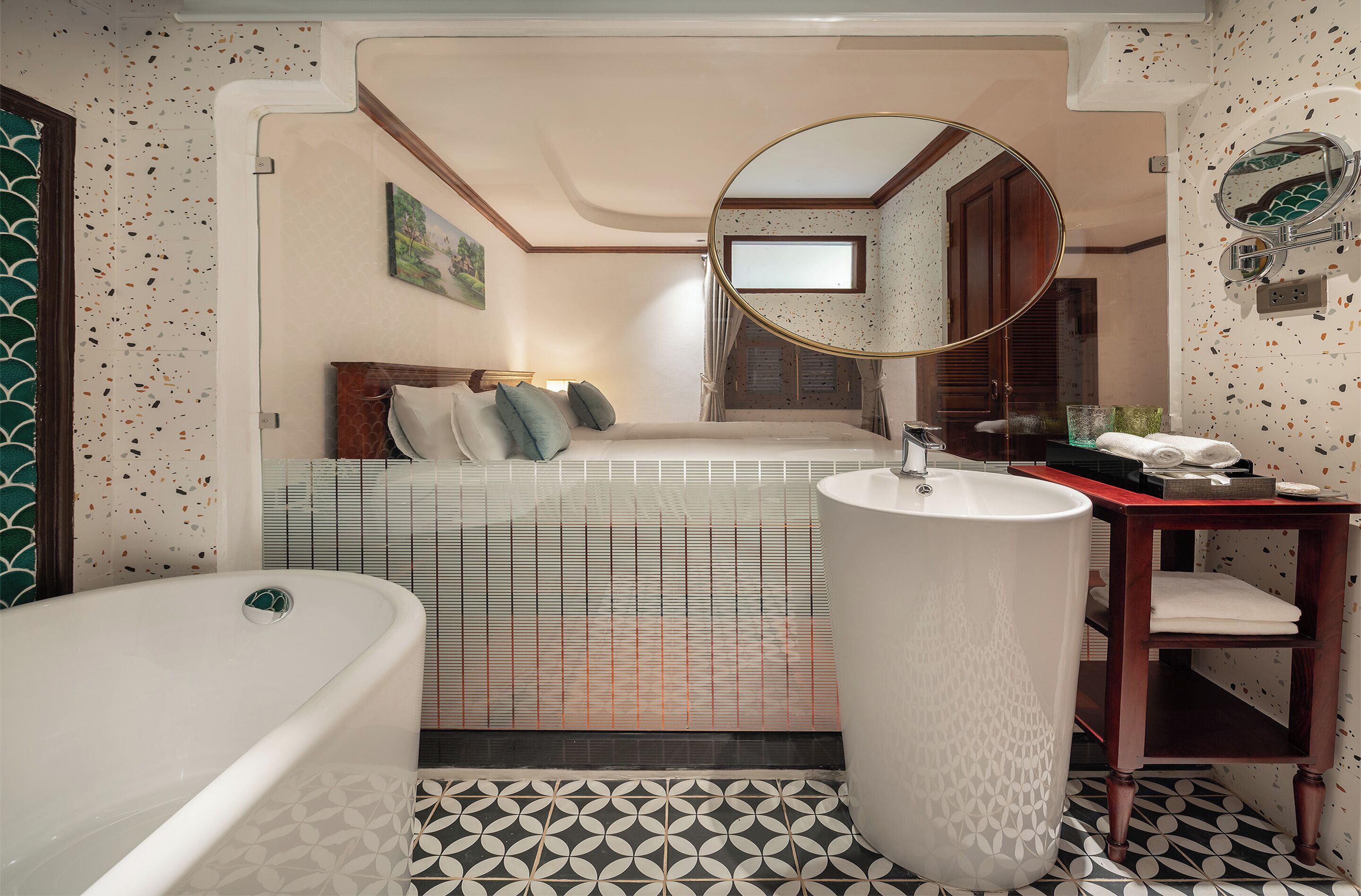 Premier with Bathtub (24 Hours Use of Room) | 浴室 | 吹風機、 浴袍、毛巾、肥皂