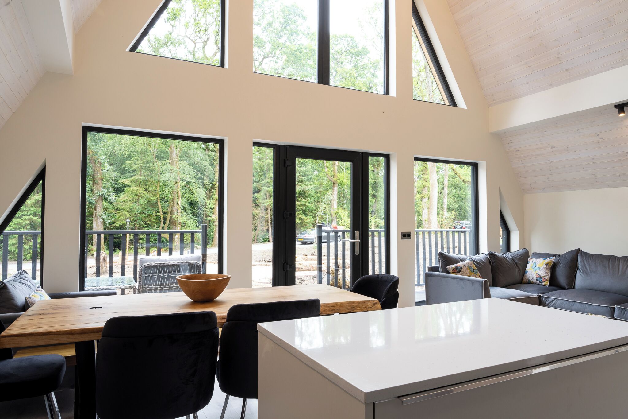 3 dormitoris, decoració individual, mobiliari individual i escriptori 