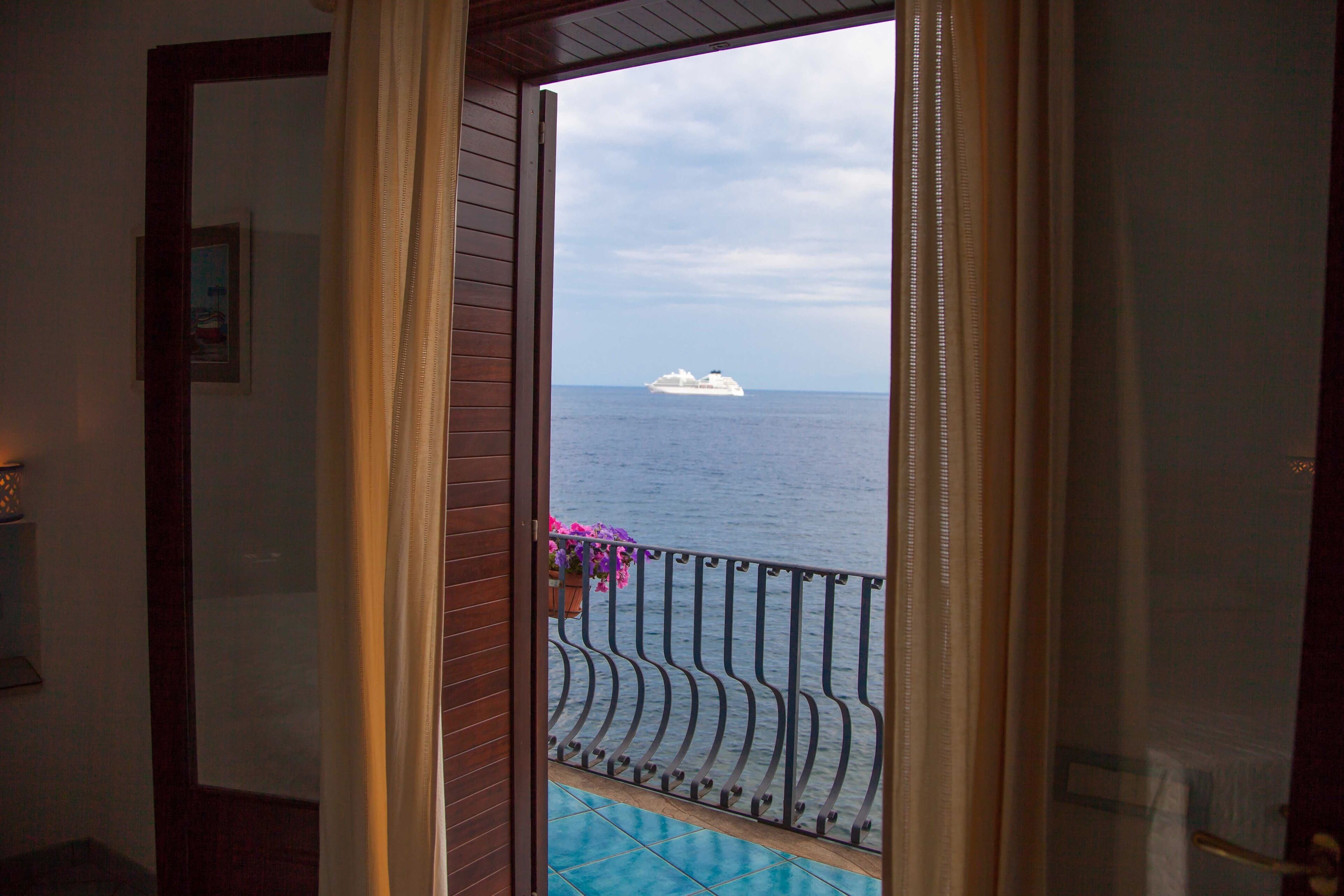 Camera Gio' Vista Mare Frontale | Una scrivania, postazione laptop, Wi-Fi gratuito