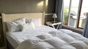 4 bedrooms, bed sheets