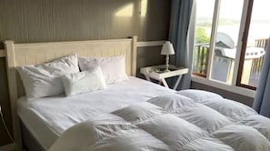 4 bedrooms, bed sheets